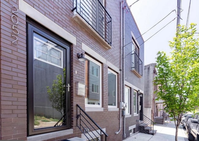 Building Photo - 2052 Fernon St