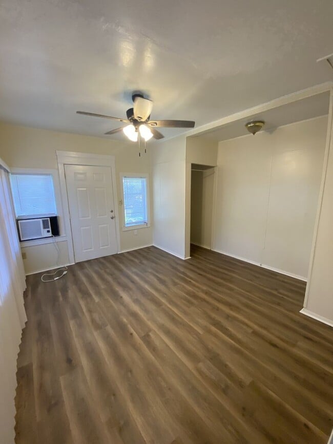 Building Photo - 1 Bedroom 1 bath Leesburg