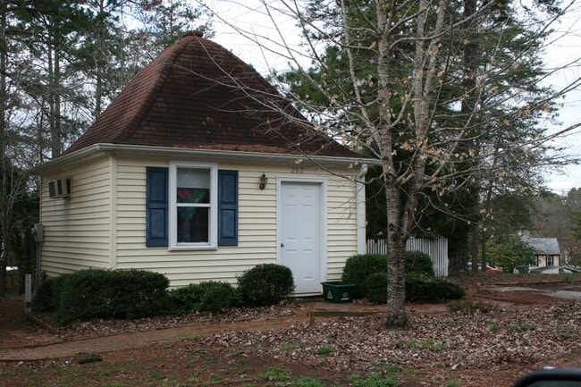 Adorable Studio Cottage in Central - Adorable Studio Cottage in Central House