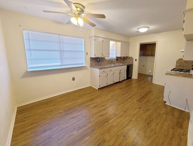 Building Photo - 3 Bed Home in Edmond