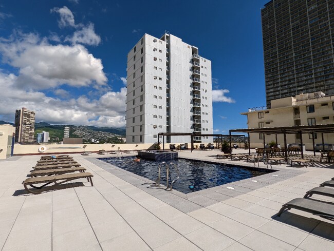 Building Photo - 2211 Ala Wai Blvd