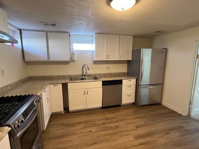 Building Photo - Beautiful 4 bedroom house