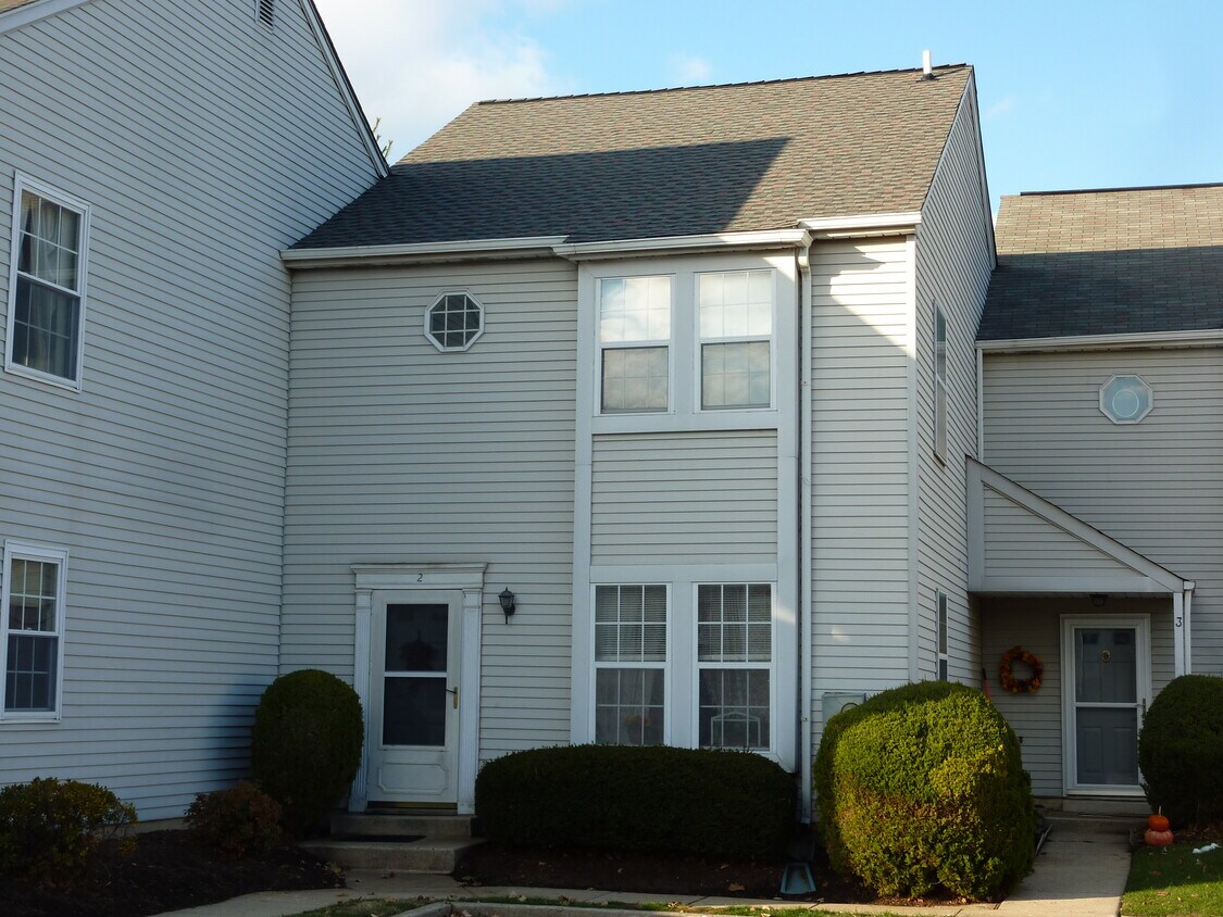 Front View - 2 Maple Dr