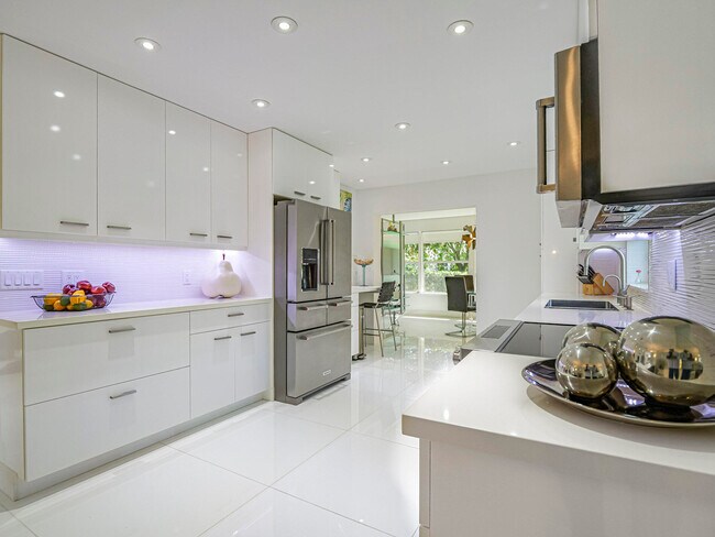Foto del edificio - 105 Grove Island Cir