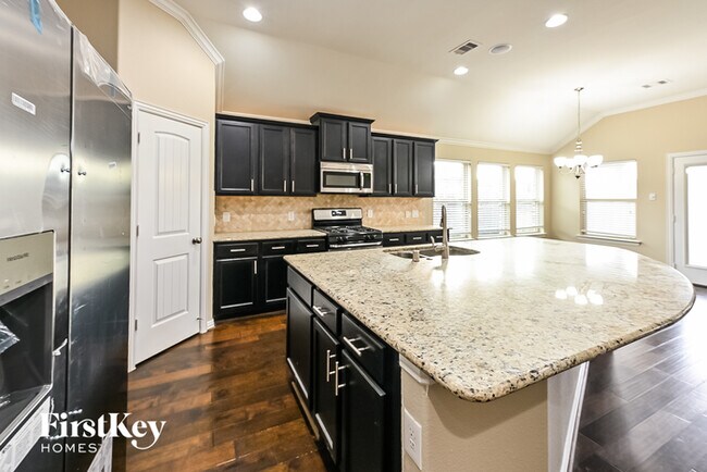 Foto del edificio - 3854 Enchanted Timbers Ln