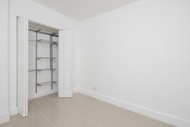 Foto del edificio - 1046 Foster Rd