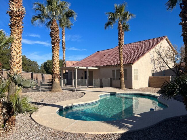 Foto del edificio - 4 Bedroom with Bedroom Downstairs, Pool, O...