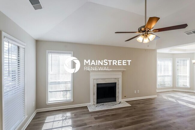 Foto del edificio - 3 Bedroom Pet-Friendly Home in PELHAM, AL ...