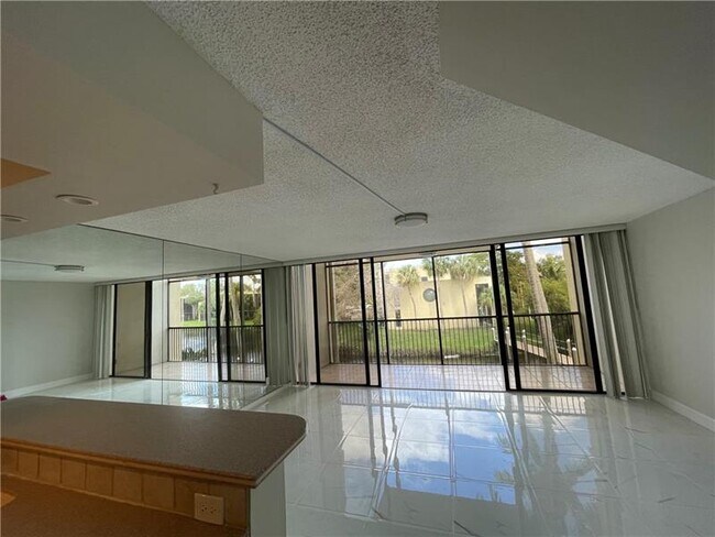 Building Photo - 2910 SW 87th Terrace