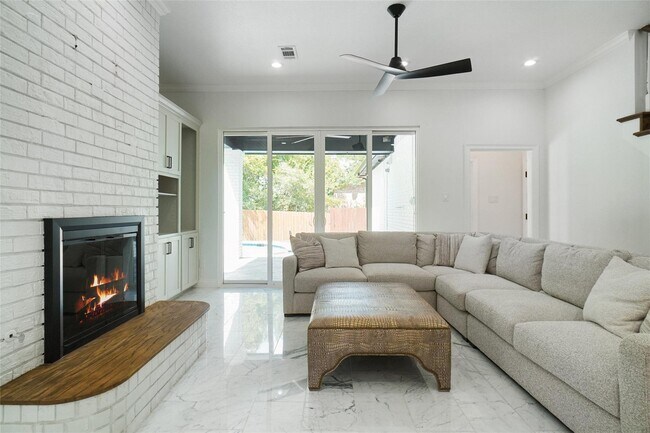 Foto del edificio - 1002 Woodvale Ct