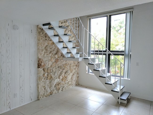Building Photo - 24 Calabria Ave