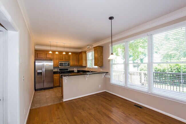 Foto del edificio - 9003 Mapledale Ct