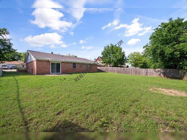 Foto del edificio - 230 NE Craig St