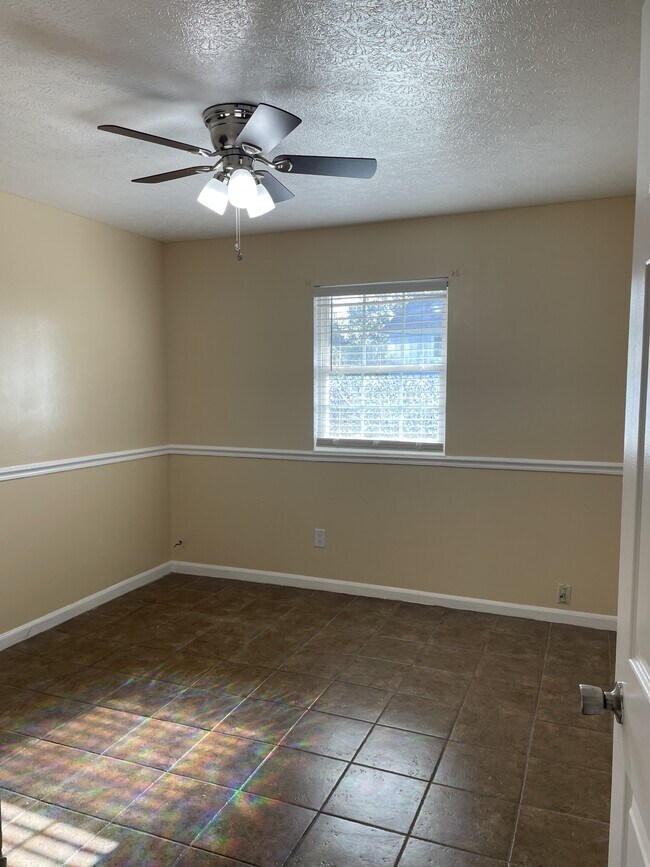 Foto del edificio - 107 Lakeside Cir