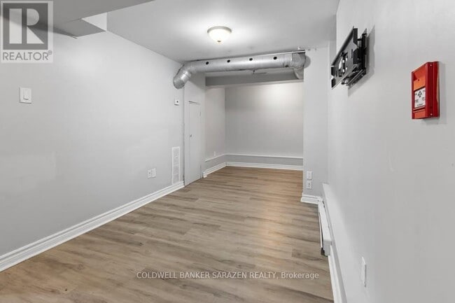 Building Photo - 140 Osgoode St