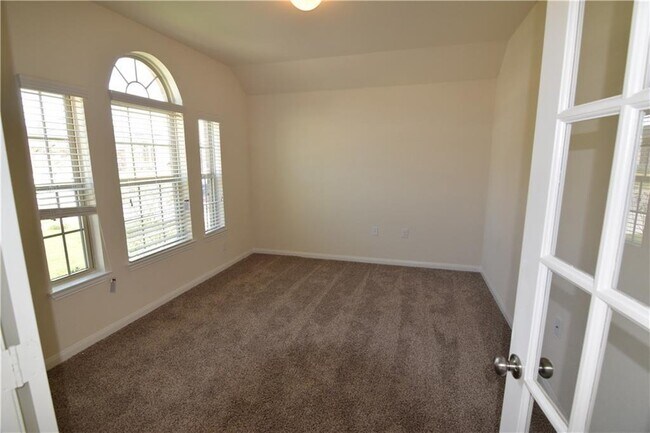 Building Photo - 12200 Toluca Dr
