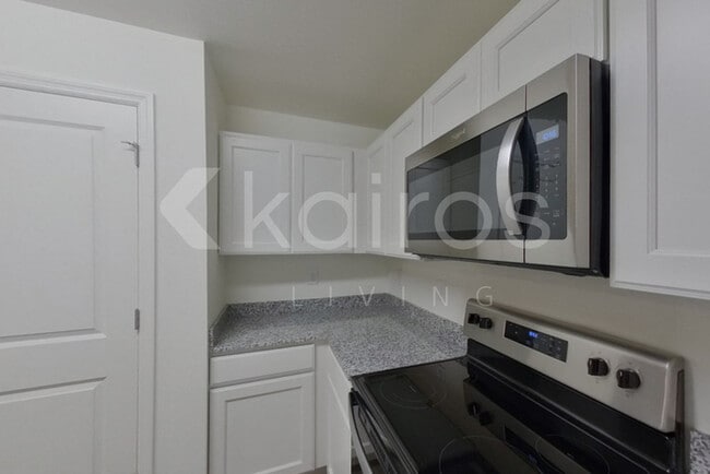 Building Photo - 2425 Crockett St