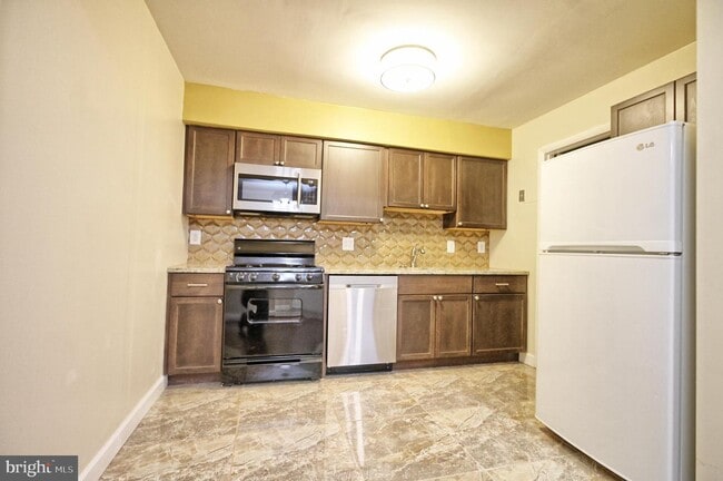 Building Photo - 9175 Hitching Post Ln