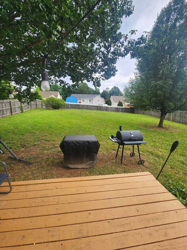 Foto del edificio - 1524 Cedar Springs Cir