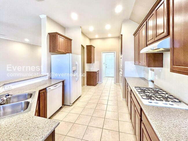 Building Photo - 2840 S Serrano