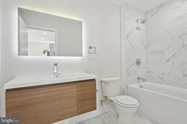 Foto del edificio - 401 E Walnut Ln