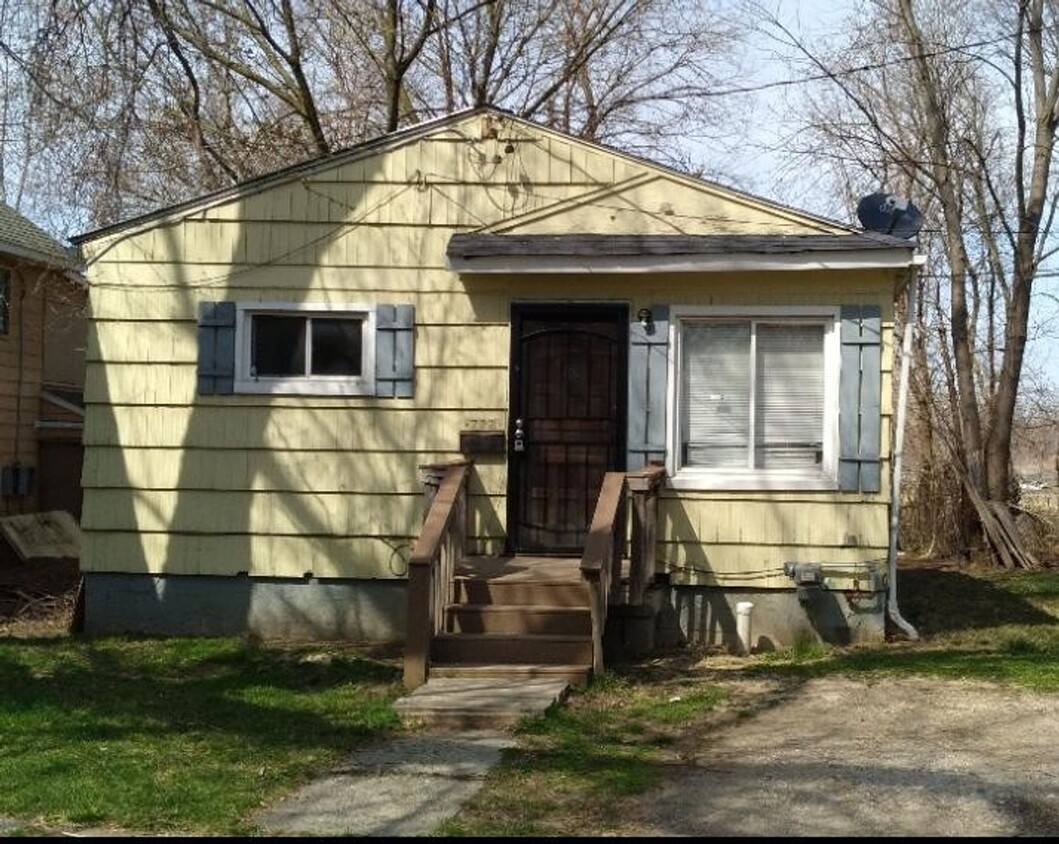 Primary Photo - 2 Bedroom 1 Bath home - Quiet Area