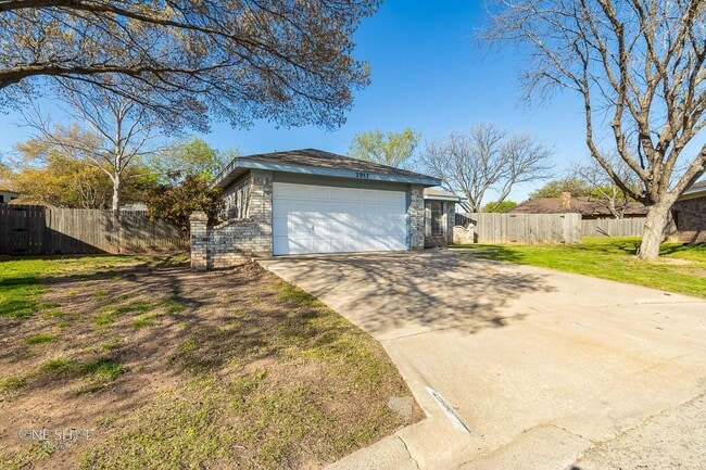 Building Photo - 2957 Oak Ridge Ct