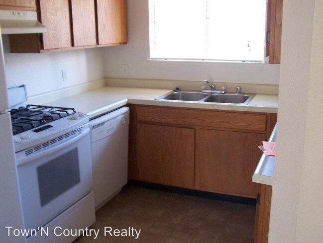 Foto del edificio - 2 br, 1.5 bath House - 102 W. Rossi Street 4