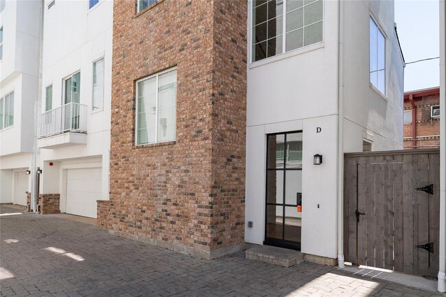 Foto del edificio - 3821 N Braeswood Blvd