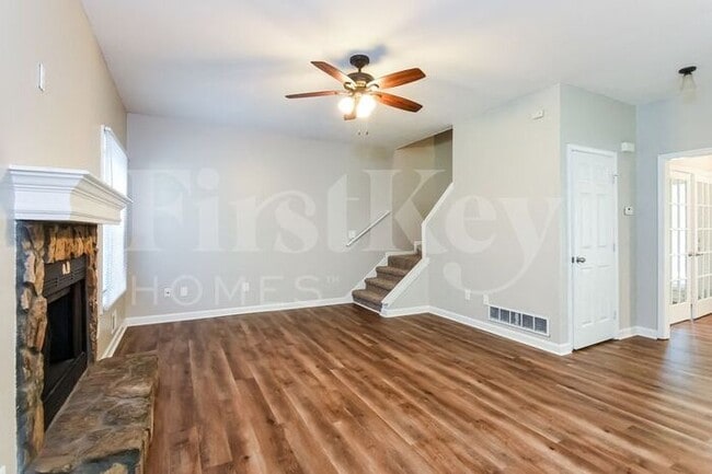 Building Photo - 215 Winfair Dr