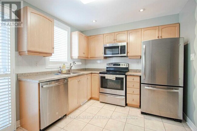 Building Photo - 66b Finch Ave W