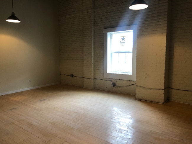 Building Photo - 1009 Jefferson St
