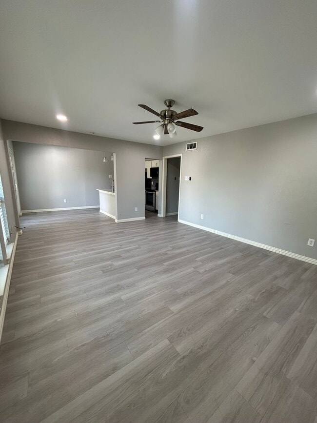 Photo - 5826 Sandhurst Lane Apartment