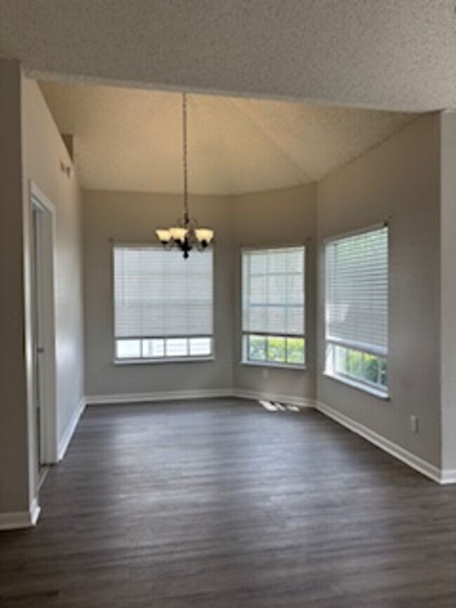 Foto del edificio - Nice Condo Home for Rent
