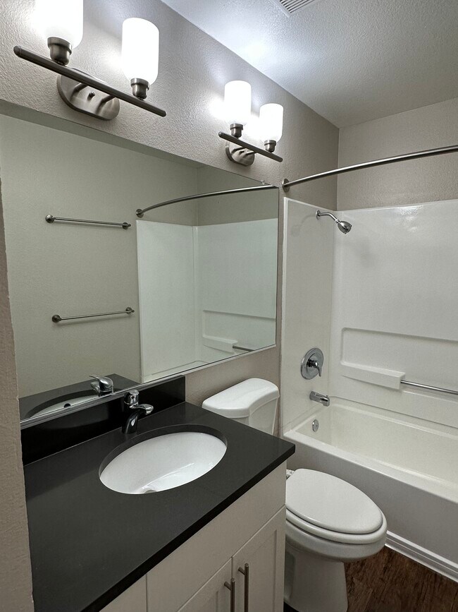 Private bathroom - 5916 Las Virgenes Rd