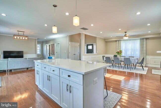 Foto del edificio - 3244 Blundell Rd