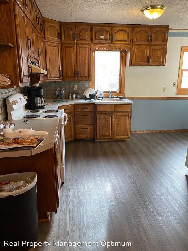 Foto del edificio - 6 br, 2 bath House - 545 E 4th St