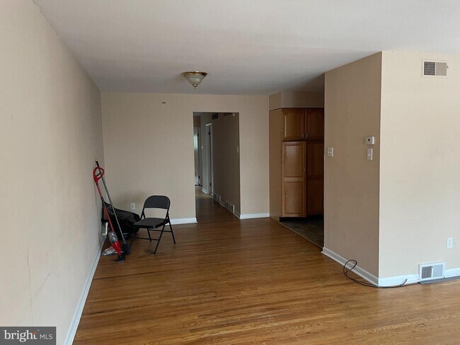 Building Photo - 1612 Emerson St