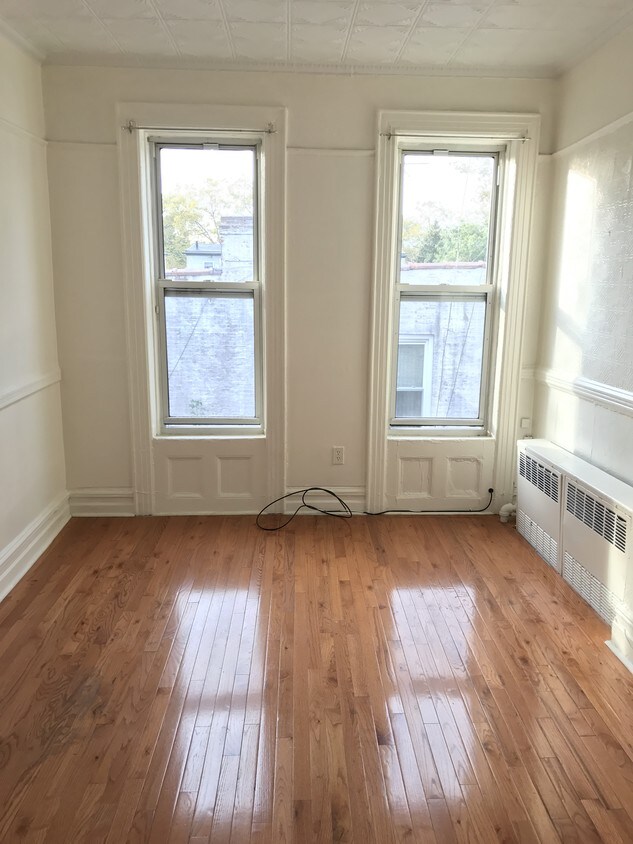 Foto principal - 7606 3rd Ave