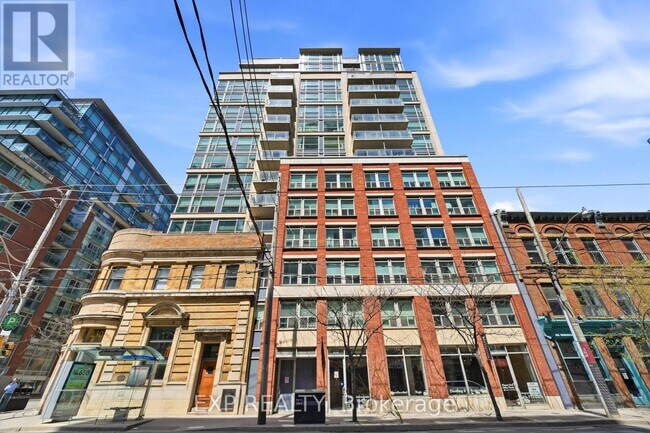 Photo du bâtiment - 230 King St E
