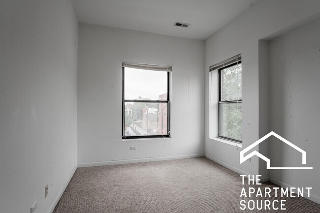 Foto del edificio - 1212 W Foster Ave