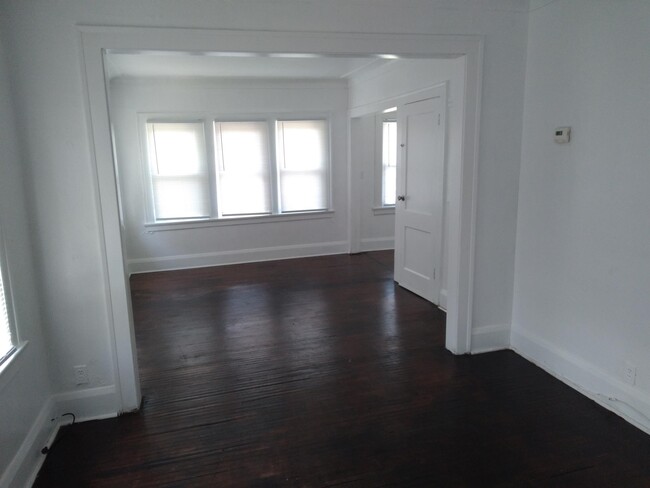 Building Photo - 1537 Carlyle St