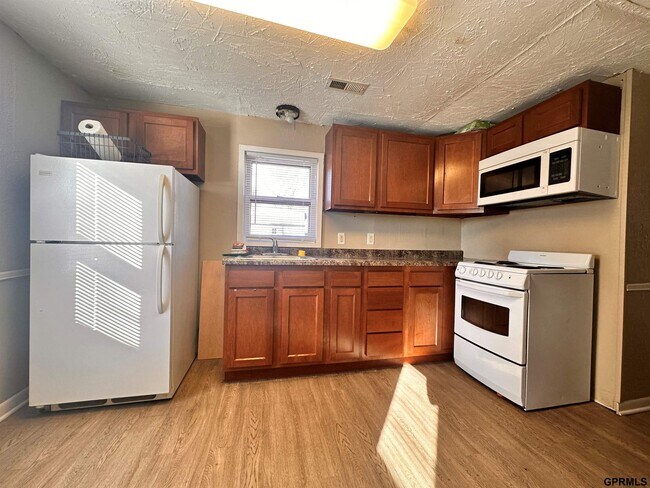 Building Photo - 2612 Van Buren St
