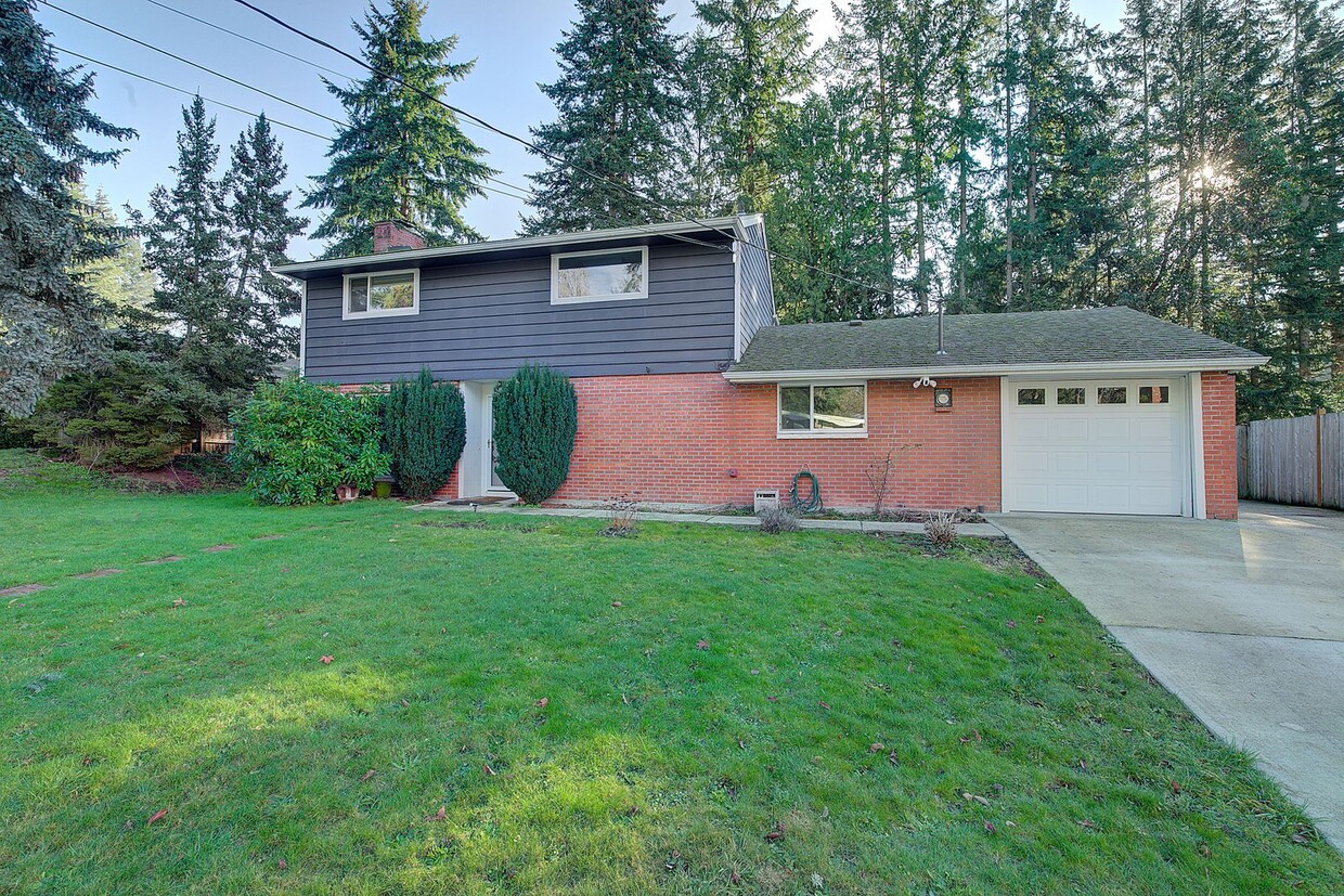 Primary Photo - 3bd/1.5ba Bellevue Home