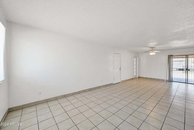 Building Photo - 3 bedroom