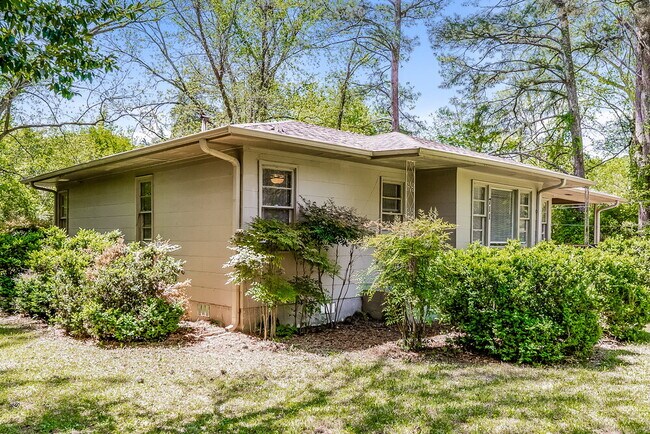 Foto del edificio - 711 Sunny Ln Dr NE