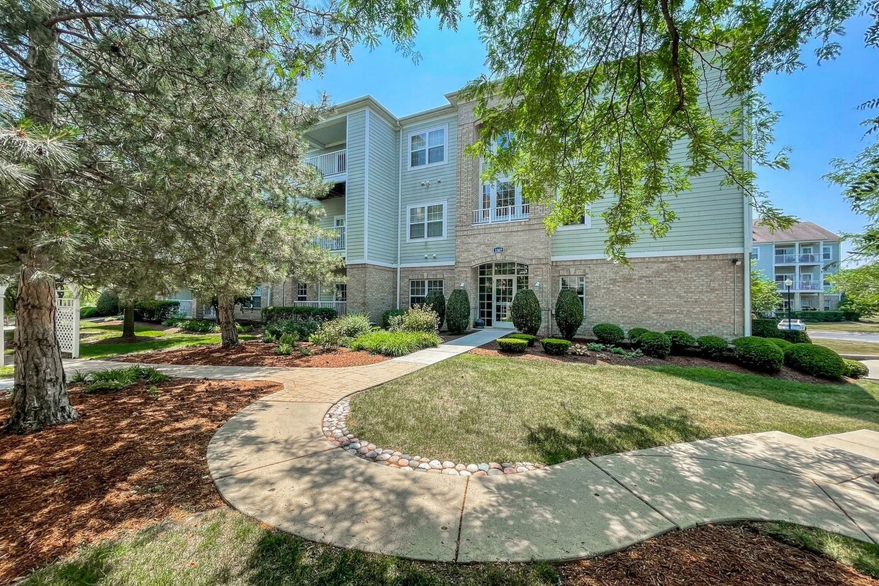 Foto principal - 1307 W Lake St