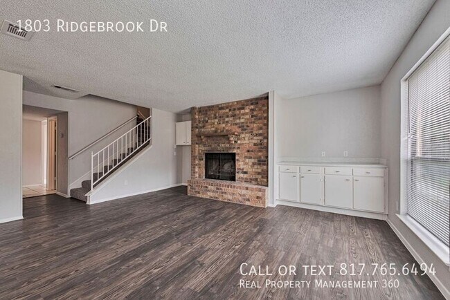 Foto del edificio - 1803 Ridgebrook Dr