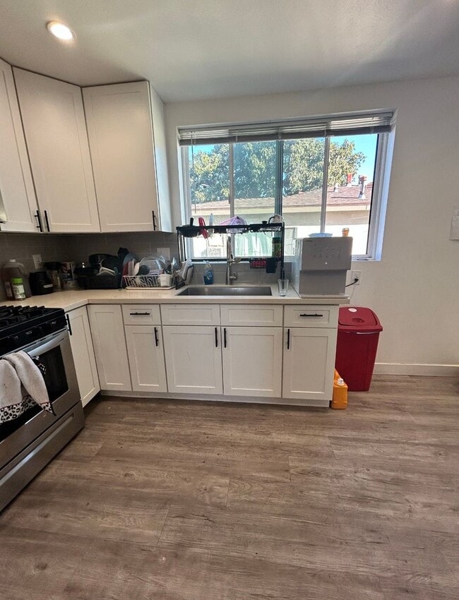 Photo - Private Bedroom w Personal Bathroom & Shower, shared student-oriented space Apartment