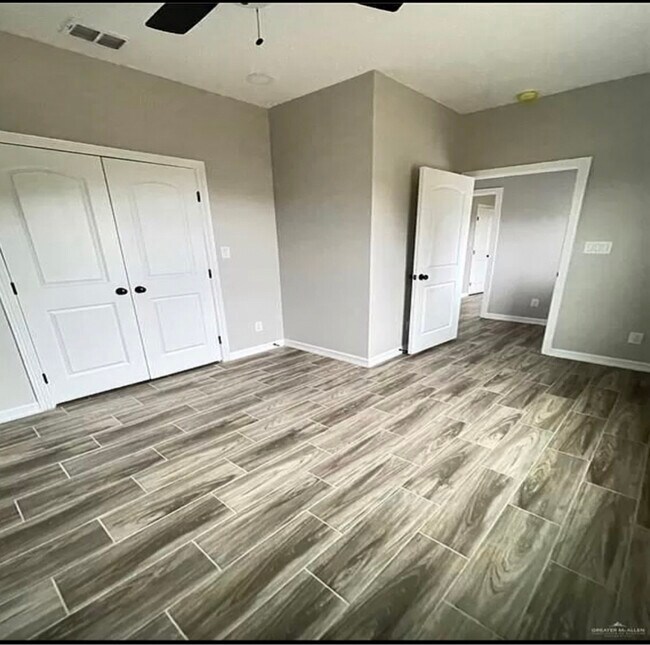 Foto del edificio - 446 W 5th St